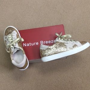 Sneakers glitter like golden goose